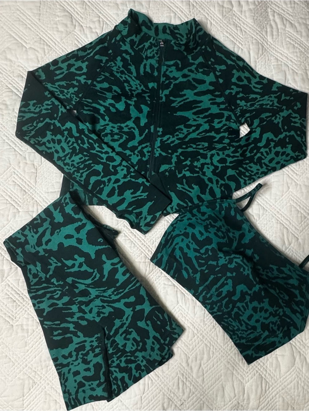 Musera 3 piece activewear set Size Large workout gym cropped